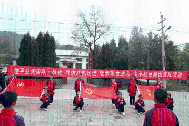 吴千语在高档酒店吃早餐！眉毛剩半截，神色忧愁，像男人撞脸林峰